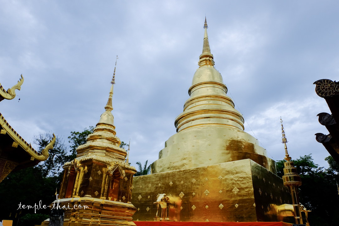 mathailande's tweet photo. Le Wat Phra Singh, au cœur de #ChiangMai, est un #temple emblématique de la Rose du nord ♥️ Le complexe est dominé par un flamboyant stupa doré, tandis que les différents pavillons accueillent des #bouddhas anciens et sacrés 🇹🇭💫
Lien : https://t.co/FcATd4NCl2
#IMISSTHAILAND https://t.co/459eD1MTU6