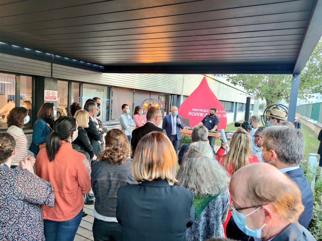 SarahDuchemann's tweet photo. Il y avait foule ce soir à la Maison du don de @dijon ... 👀 François Toujas, Président de l'@EFS_Sante nous a fait l'honneur d'inaugurer la 4ème édition de #ToutDijonDonne en présence des partenaires et ambassadeurs locaux du #DonDeSang 🤩🩸
Un très beau moment de convivialité ! https://t.co/yEoeXmTbNe