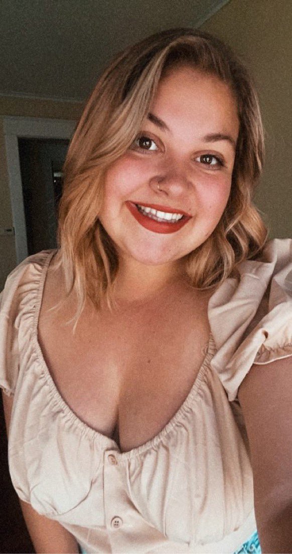 Meet our Vice President Hannah Reimsnyder!! 

This is her 4th year at ISU and she is studying communication disorders and minoring in early intervention. She’s from a small town called Lynn, IN, and right before the pandemic hit, she went to both Spain and Portugal❣️💃