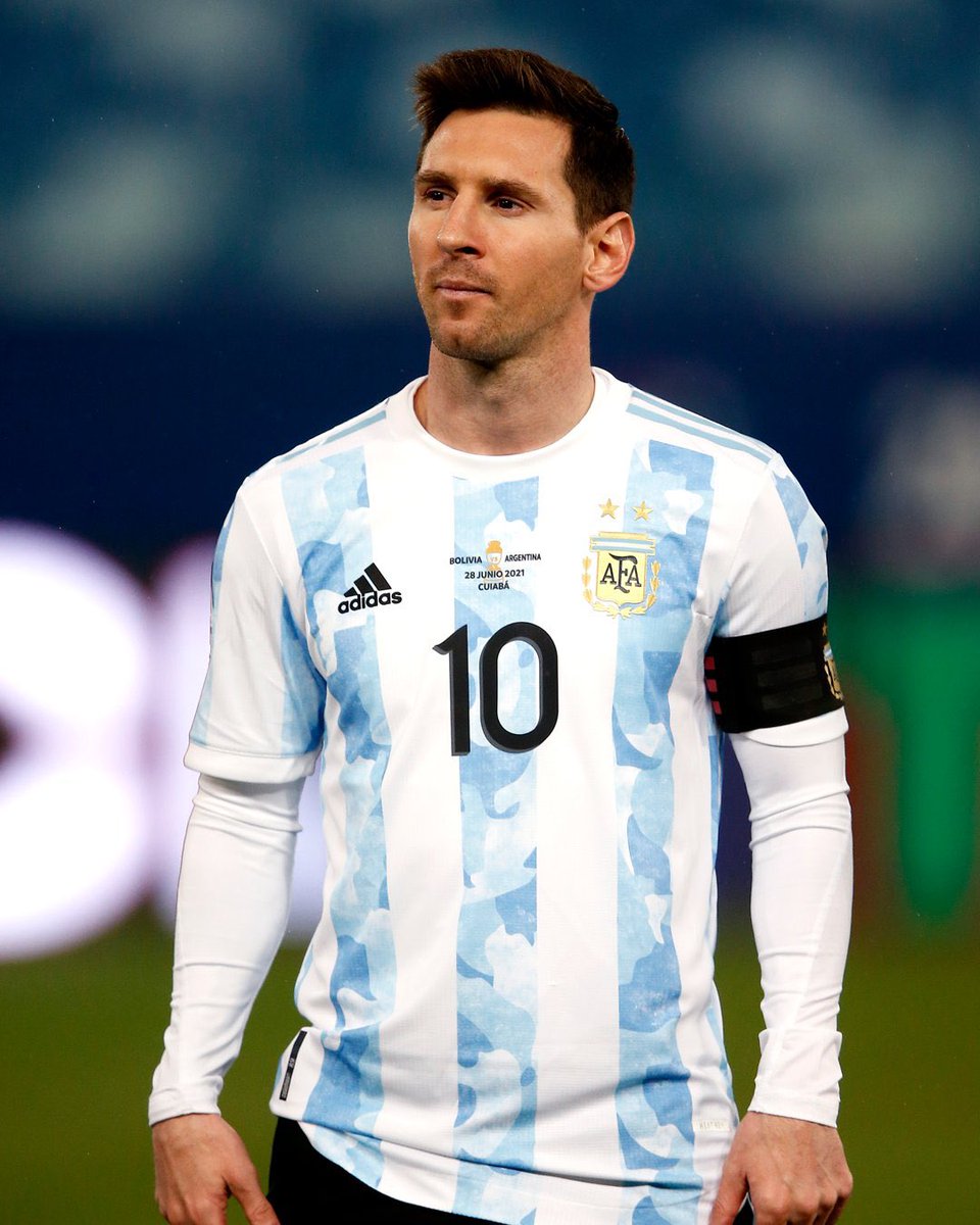 DavooXeneizeJRR's tweet photo. Si armas un TOP 3 de los mejores jugadores de la historia y no pones a estos sos un burro, abrazo. https://t.co/oByzcbOTp3