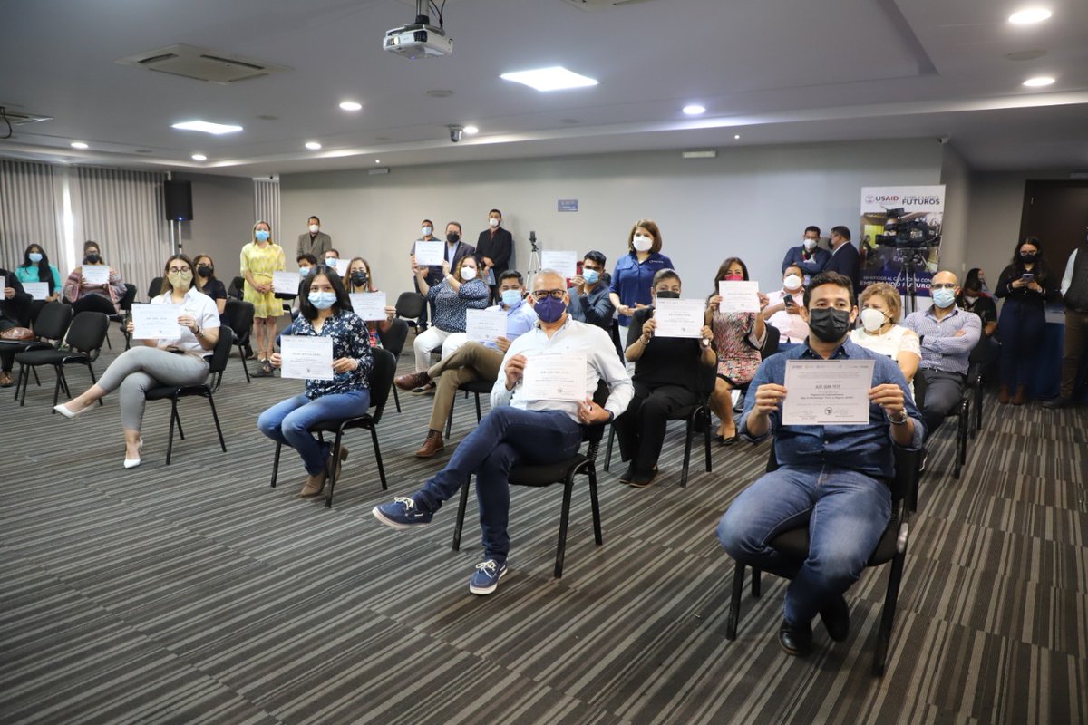 FredyNasser's tweet photo. Felicidades a los 10 emprendedores acreedores del aporte que fortalecerá su empresa, se lo merecen ya que son parte activa de la economía del país. Gracias a CCIT, USAID, OIT por confiar en Terra Te Impulsa, la sociedad debe crear oportunidades. ¡Sigamos creando futuro juntos! https://t.co/0i70M1neb7