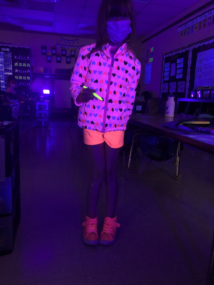 Upping engagement with black light dictations in Ms. Bobbitt’s class! <a href="/COBB_ELA/">Cobb ELA</a> <a href="/ReadforAllPeopl/">Reading is Essential</a> #teamfox #lovetolearnhere