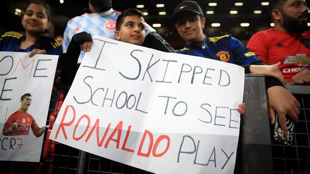 Utdrules4ever's tweet photo. #mufc #allforunited #GGMU
#ManUtdMumbai #ManUtd
#MarathiMUFC #ManU_FCFans
#Aror1Inder #farhan4128 #sanjay_bhatia #iqqumufc
#anshum95 #zaikul2310
Cristiano Ronaldo didn't play in Manchester United's Carabao Cup defeat to West Ham.
This poor kid π’ https://t.co/PksyPqkxuo