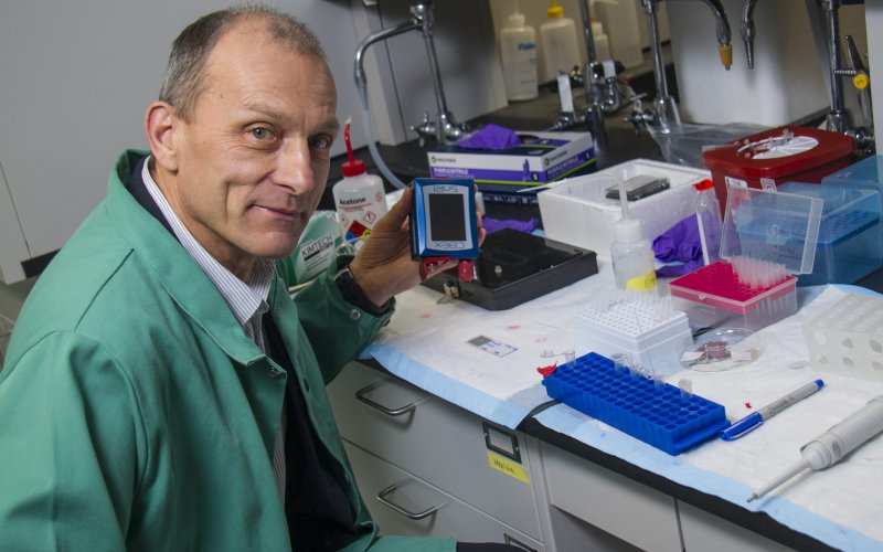 CEG_NY's tweet photo. See CEG’s #TheResearchConnection for news about a @UAlbany #startup that is using advanced #statistics & #RamanHyperspectroscopy to detect #detect #Alzheimers disease before symptoms appear. https://t.co/r9bl6GIQiH @rfsuny https://t.co/xNJnl1Yetv