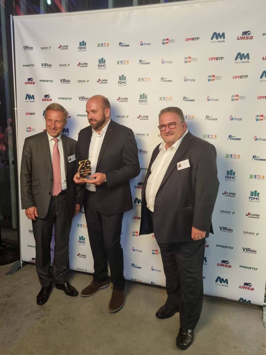 Merci au jury de #zepros pour cet ZE Award  du #batiment catégorie coup de cœur #Negoce pour notre programme #ecoartisans qui simplifie l’accès a la #renovation #energetique à nos artisans Bravo aux équipes #vm_experts pour la conception et le déploiement de ce programme #herige