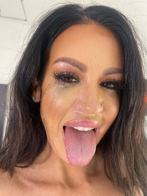 The aftermath of getting my slutty little throat fucked by @MickBluexxx for https://t.co/9k0gK5HyPX https://t