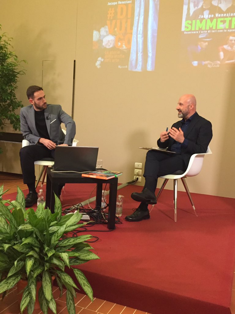 GabrieleBosi's tweet photo. Grazie a #JacopoVeneziani per essere venuto a #Prato per presentare il suo libro #Simmetrie (con alcuni focus su opere della nostra città!).
Intervista al #PalazzoPretorio a cura del Direttore di #TvPrato Gianni Rossi. https://t.co/1XpMsWsVQF
