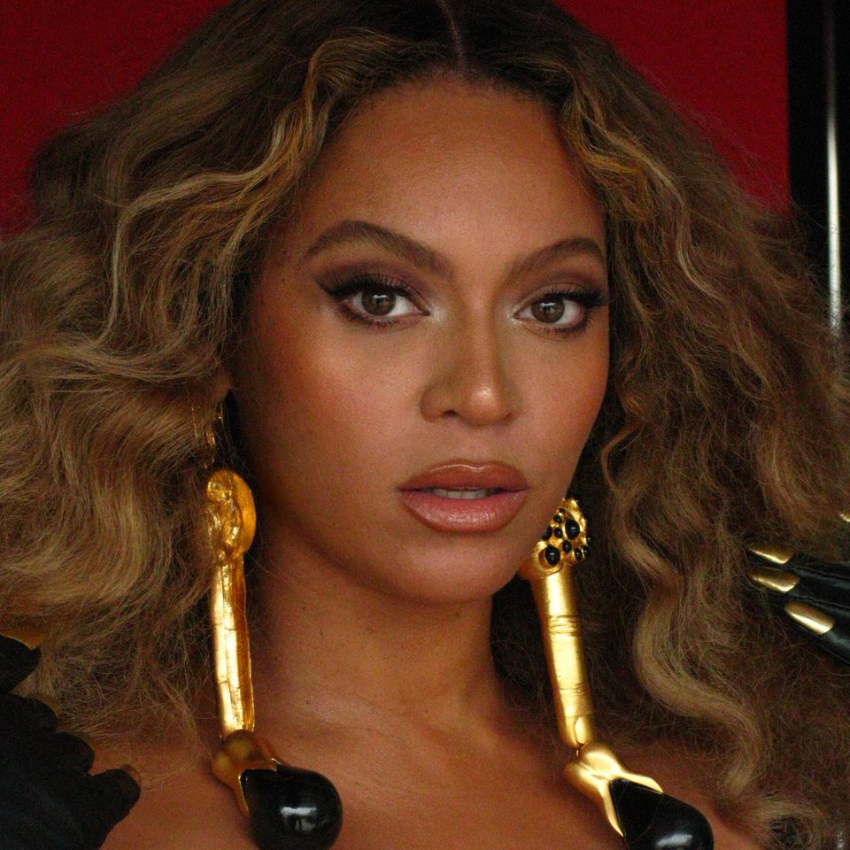 Pop Crave on Twitter "Beyoncé pens a beautiful letter to fans in honor(01)