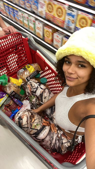 i came to chill, he took me grocery shopping. this cart us quaking. https://t.co/vlmvrY9ZRC<a href="/tag/mvsales"class="tags"><span>#mvsales</span></a>