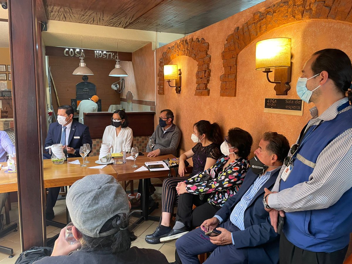ComiteSalvador's tweet photo. Tuvimos hace pocos días, una reunión con el  Gerente de la #EMMOP para tratar temas de rehabilitación de las zonas verdes de nuestro sector.
Gracias a Cosa Nostra por su ayuda al Comité Barrial. https://t.co/te5ucAK0UH
