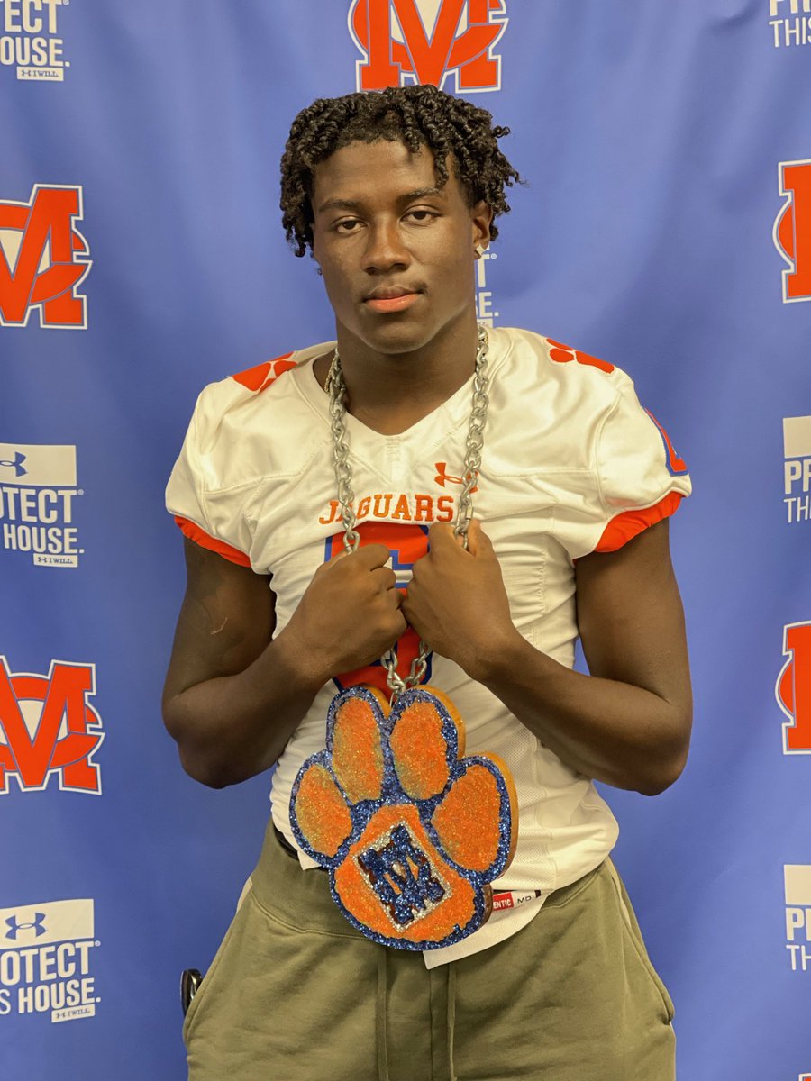 MCJags_Football's tweet photo. NWR game. #MCturnoverchain #3 Kelsey Singleton #6 BJ Washington #16 Gatlin Sanders https://t.co/fmBsXSPpkK