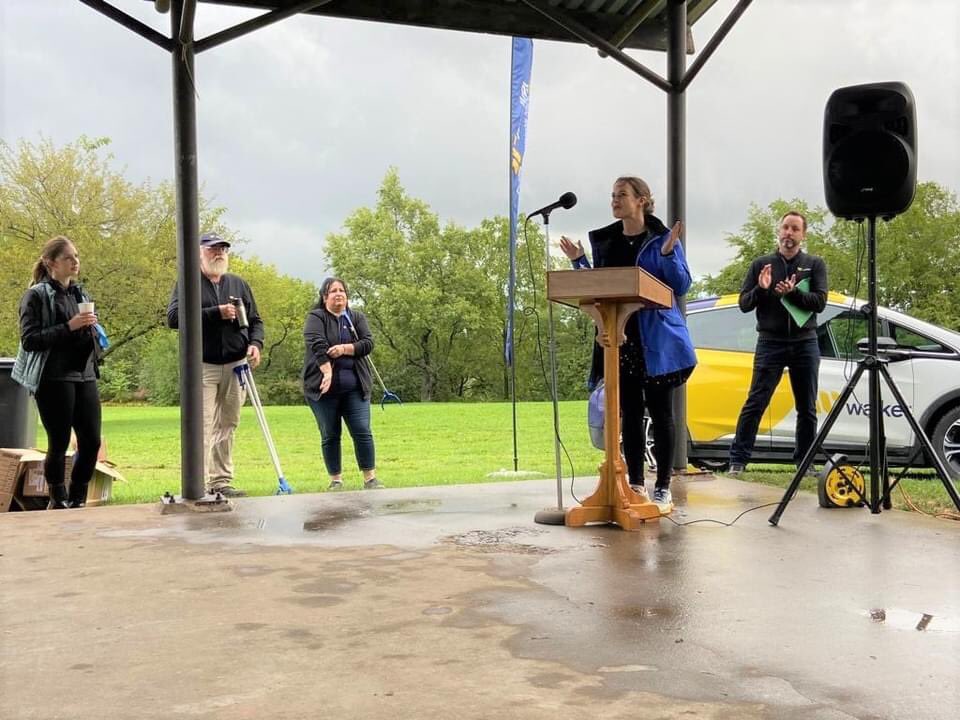 Andrea_Khanjin's tweet photo. Thank you so much to everyone for coming out this morning for #actONlitter day of Walker Industries with MPP @samoosterhoff and Mayor @jimdiodati!

As the Parliamentary Assistant to the Minister of @ONenvironment , Hon. @DavidPiccini - (1/3) https://t.co/jvL7QlJ65C