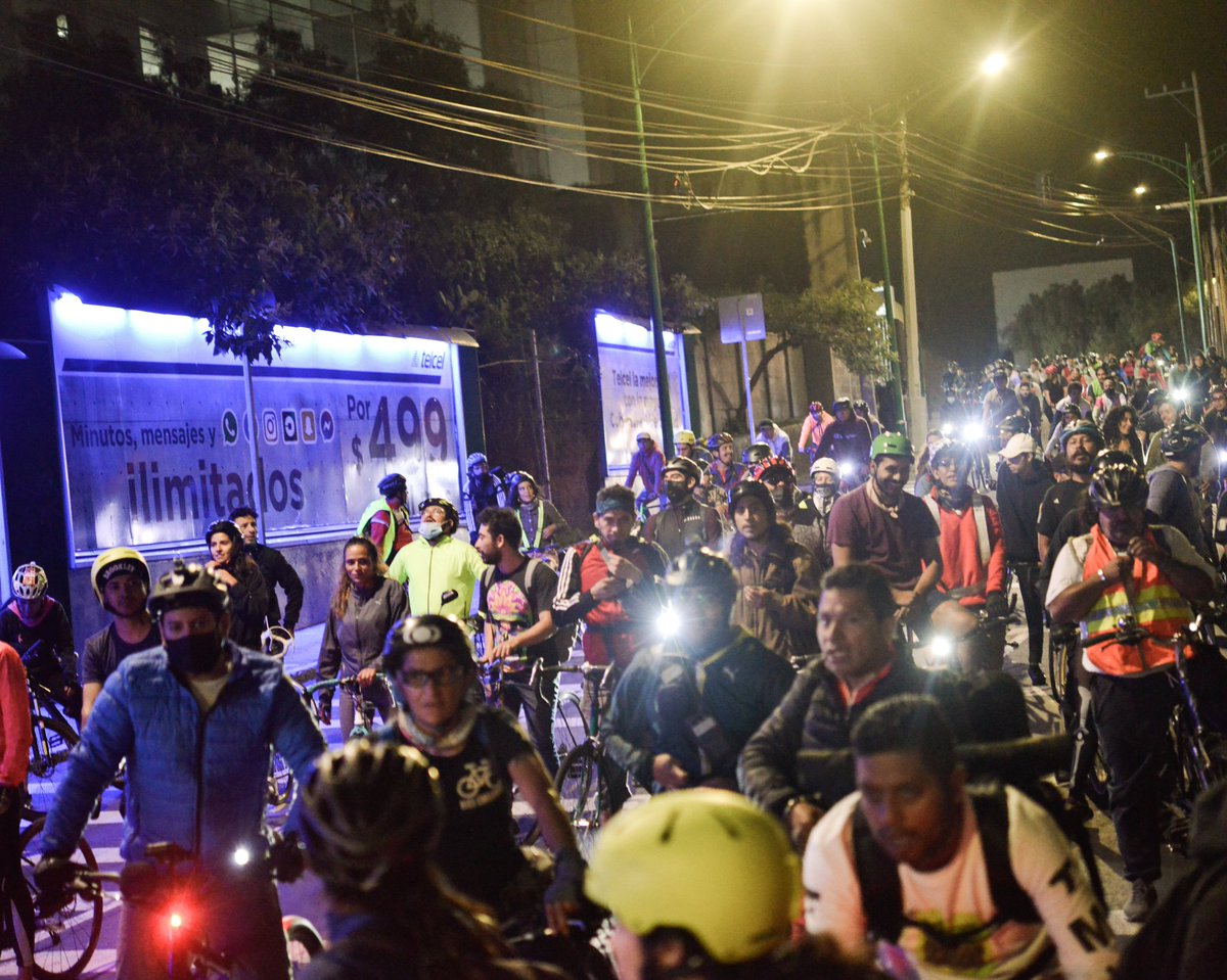 Colectivos ciclistas organizaron una rodada por motivo del dia Mundial sin auto que abarcó algunas avenidas importantes de la CDMX #DiaMundialSinAuto