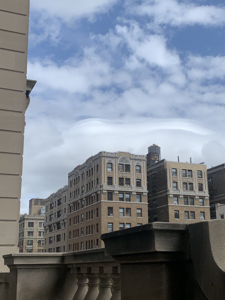 Atmosara's tweet photo. Am I seeing lenticular clouds over Manhattan today? https://t.co/Agjf4PEFaL
