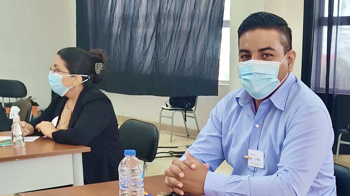 EducacionZ4_Ec's tweet photo. MANTA | Dignificar la carrera docente es prioridad del Ministerio de @Educacion_Ec, en la Unidad Educativa Réplica Manta, se realizó una mesa de trabajo con docentes de #Manabí, como parte del Plan Nacional de Formación Permanente. 
#FuertesPorLaEducación
#JuntosLoLogramos https://t.co/IfcWqD8vuZ