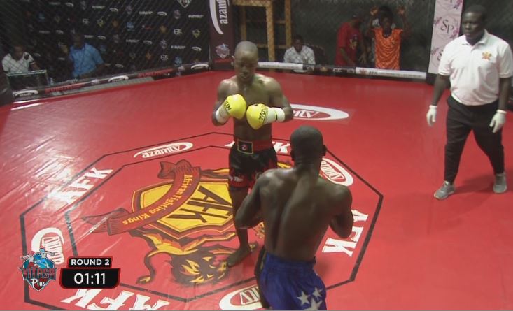 azamtvtz's tweet photo. VITASA PLUS: Pambano la kwanza kabisa la robo fainali ndilo liko kwa hewa muda huu. Ni kati ya Adam Hamidu dhidi ya Kaene Kibwana. 

Tuko LIVE #AzamSports2HD

#VitasaPlus #Kickboxing #AFKKickboxingLeague #AfricanFightingKings #AFK #Ngumi #Boxing #Vitasa #Mateke https://t.co/yXCYcwDXGc