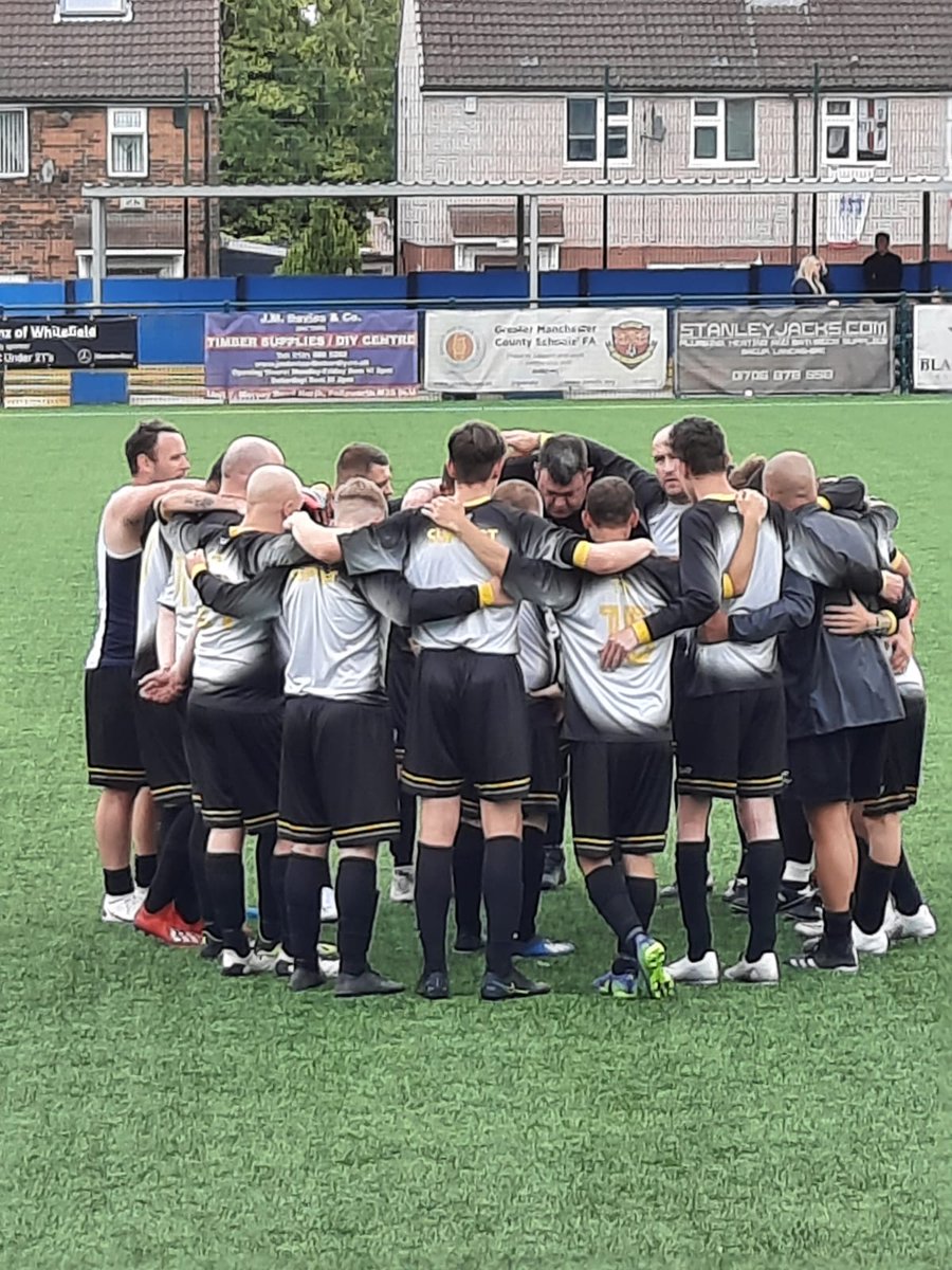 Follofc_uk's tweet photo. As featured in the @MENnewsdesk  this picture SPEAKS VOLUMES a simple team picture would not show the togetherness @Follo_FC has when comforting dad's suffering from childloss. Greater Manchesters 1st bereaved dads team. As seen on TV. #wearourchildsnames #dadscrytoo https://t.co/CeWHjvxOoH