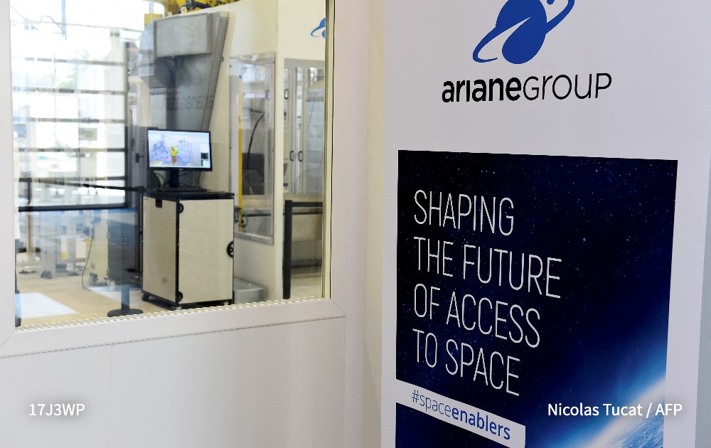 afpfr's tweet photo. ArianeGroup a annoncé la suppression de 600 postes et le transfert de la production du moteur Vinci d'Ariane 6 de l'usine de Vernon (Eure) vers l'Allemagne, a-t-on appris jeudi de sources syndicales #AFP https://t.co/z2R01C8M3f
