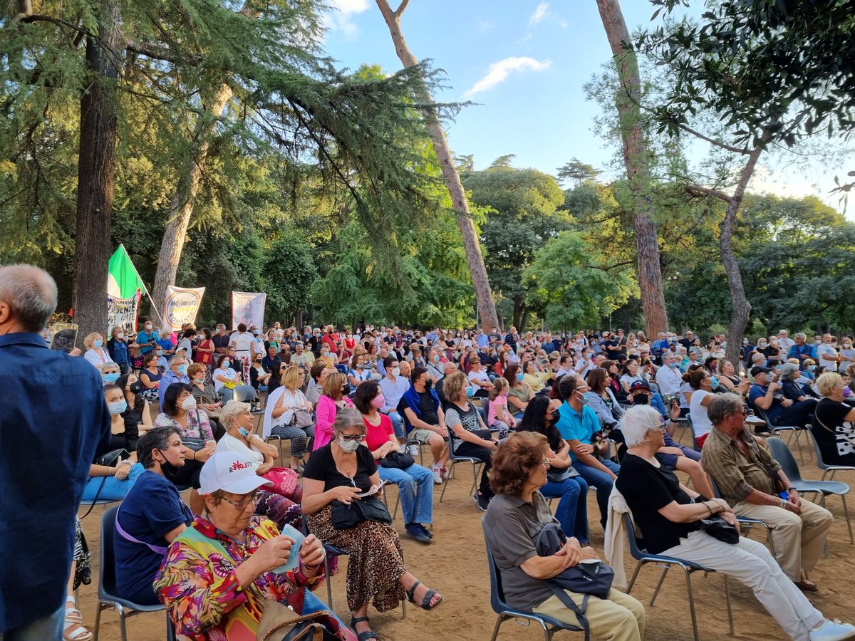 ArchCmc's tweet photo. Ora a Roma con #VirginiaRaggi e #GiuseppeConte https://t.co/VDgltSYS9e