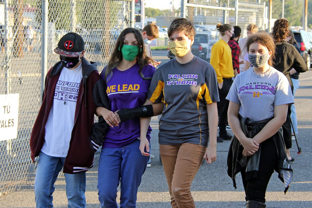 RichlandSD400's tweet photo. Thank you to the several hundred students, advocates and community members who came out to the 6th annual #TakeStridesTC Suicide Prevention walk held at Fran Rish Stadium on Wednesday evening. https://t.co/ArjfKCHbDn