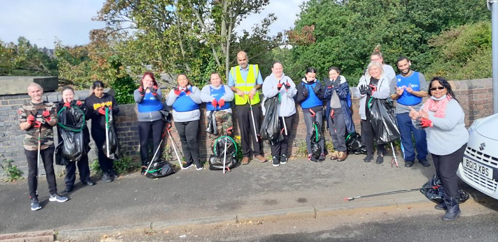 CRTWestMidlands's tweet photo. Thank you to @McDonaldsUK staff and @WASUPMEUK for arranging a volunteering day with @CRTWestMidlands at #SmethwickLocks #GaltonValley
20 bags of rubbish collected and our canals our looking clean and #plasticfree
#plasticschallenge
#makinglifebetterbywater
#gettinggamesready https://t.co/RNhCmQ2I0S