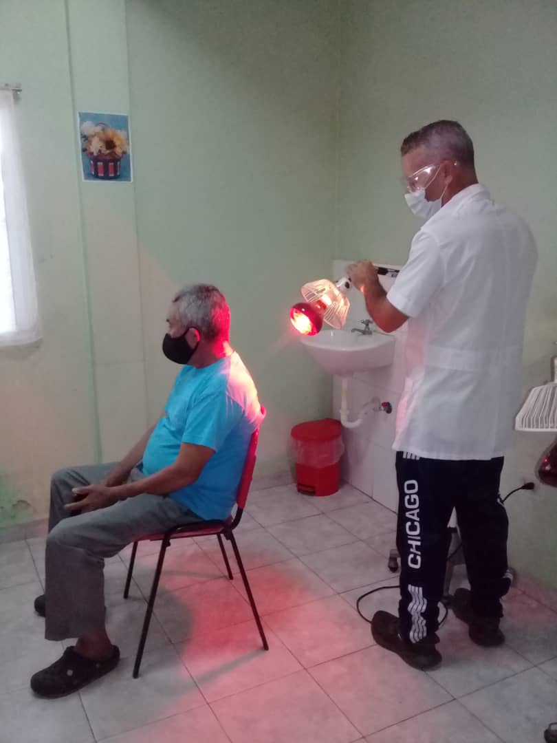 LaCarpiera's tweet photo. Mientras unos envían, soldados, misiles y guerras, Cuba lleva personal médico, amor y solidaridad al mundo. 

#HéroesDeLaSalud  #BrigadaHenryReeve #CubaPorLaVida #CubaCoopera

@cubacooperaven @cubacolabora @Besnoymp_26 @unidad_central @PardoRegla @MINSAPCuba @japortalmiranda https://t.co/QcRL0sZZVC