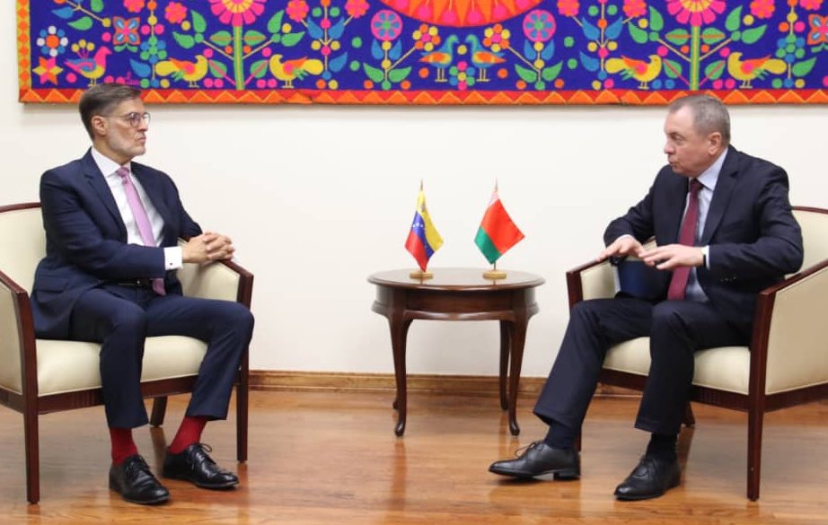 plasenciafelixr's tweet photo. Sostuvimos una amena y productiva reunión con el Canciller de Belarús, Vladimir Makei, con quien repasamos los temas relativos a nuestra   cooperación mutua en el ámbito bilateral y multilateral, para fortalecer nuestras relaciones diplomáticas 🇻🇪🤝🇧🇾 #UNGA https://t.co/74TGiNrK1L