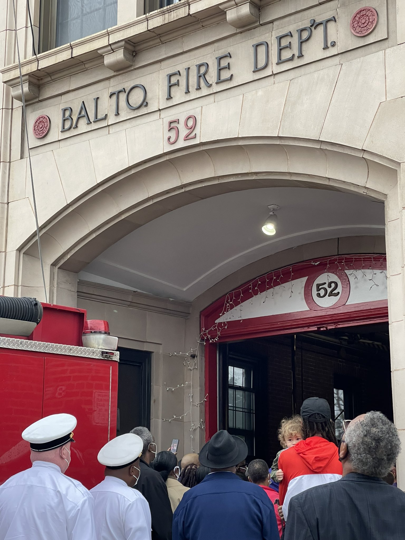 52 Page Street Fire Firefighter Jumped - 795zm76