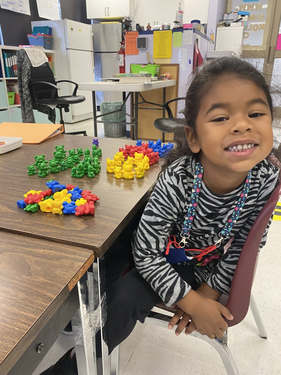 KinderKollegePS's tweet image. Our Kindergartens worked hard sorting colours this morning!                            ❤️💙💛💚💜🧡
#colours #sorting #sortingcolours #stem #stemeducation