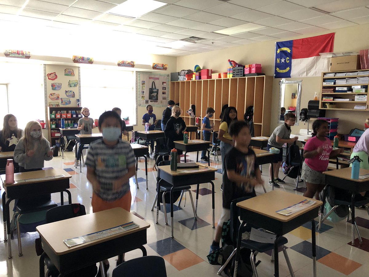 KimberlyCastner's tweet photo. #castnerkids think desk drumming is the coolest! A little reward after working so hard in Reader’s Workshop!@StallingsESNC @UCPSNC @AGHoulihan https://t.co/x87T3ETC7z