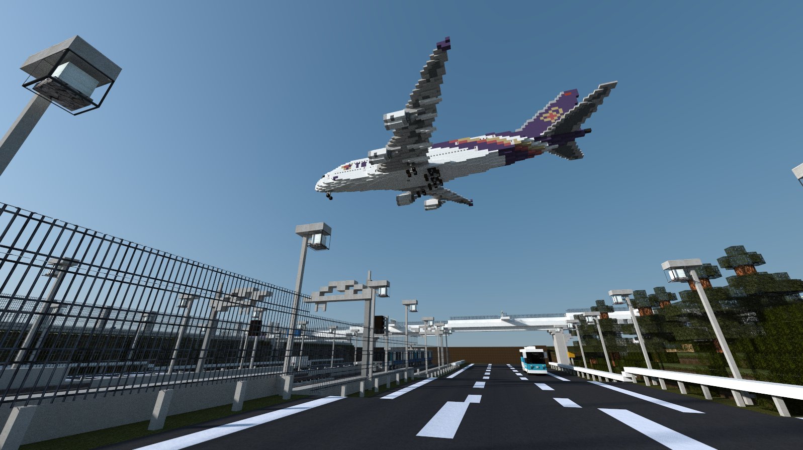 空港好きのﾏｲﾝｸﾗﾌﾀｰ 関空制作中 マイクラ関空 駐機場作りを行っている最中ですが 少し飛行機の入れ替えも 着陸機が道路の真上を低空で通過していく瞬間が個人的に好きな場面の一つだったりします マインクラフト マイクラ Minecraft 空港 T