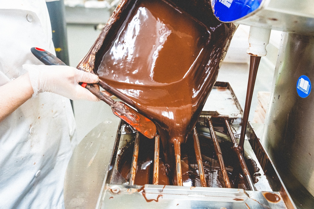 cococlectic's tweet photo. Here’s a glance of a remelted chocolate poured into tempering machine.
Order your own chocolate box featuring Moka Origins and join us for a virtual chocolate tasting. Check out the bio for more details.
#cococlectic #beantobar https://t.co/Jnsk7NDJF3