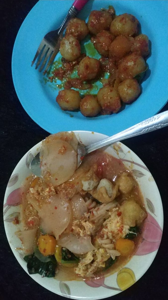 RohmawanDidit's tweet photo. Ngemil terus https://t.co/wv7bVd9659