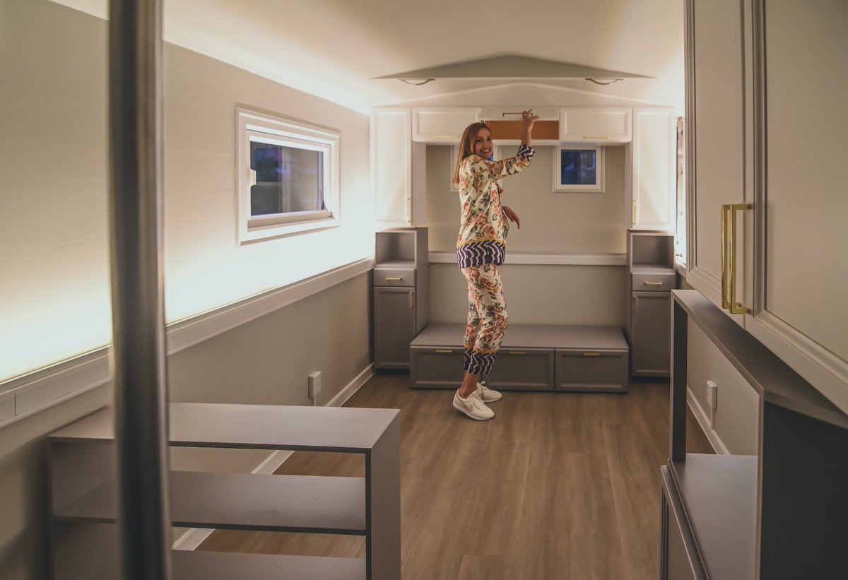 WilderwiseHomes's tweet photo. Hallway + lounge/office = two spaces you'll rarely see in other tiny houses! Wilderwise is proud to offer versatile living spaces to suit your lifestyle 💯 
#twostory #tinyhome #tinyhouse https://t.co/6CedatAv2H