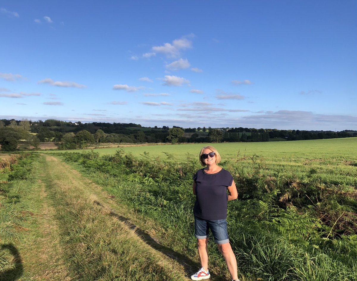 Food_A4thought's tweet photo. Early evening stroll in the countryside around ours, didn’t see a single soul, absolute bliss!
Happened across an old abandoned orchard, trees laden with fruit 🍎 😊

#CountryStroll #CountryLiving #Countryside #Brittany #CotesDArmor #Orchard #AppleTrees #Apples #PeaceAndQuiet https://t.co/5O3STyVoVw