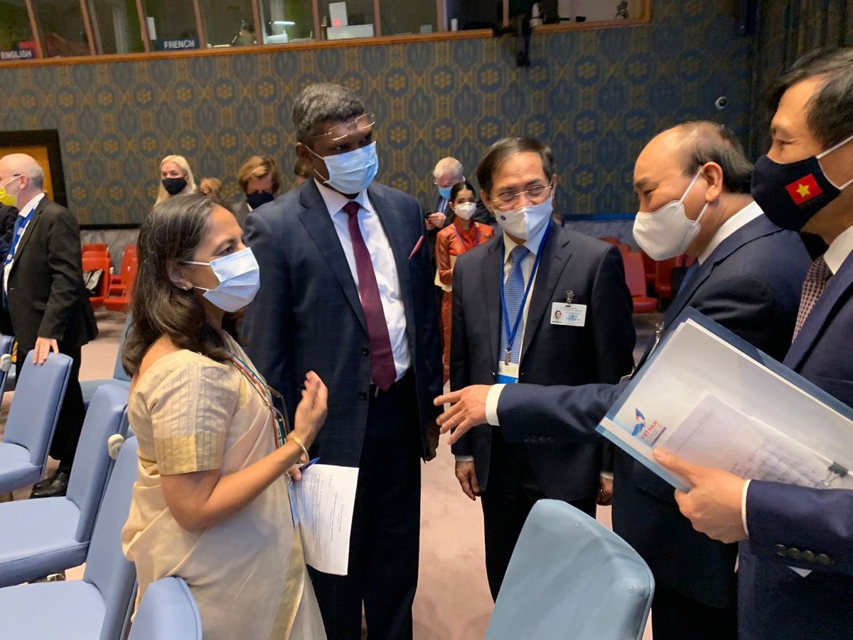 Honoured to meet President H.E. Nguyen Xuan Phuc at the UN Security Council today. 🇮🇳🇻🇳 relations have made big strides under his leadership. Conveyed regards from our President and PM @AmbHanoi @ambtstirumurti