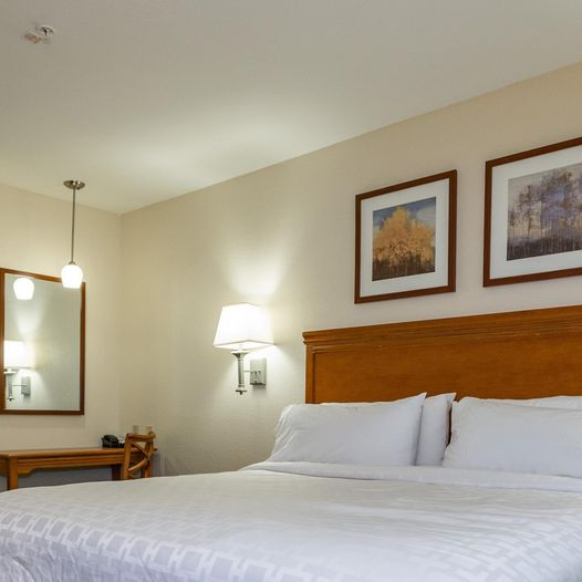 SuitesMobile's tweet photo. Hard work deserves a comfortable stay. Consider us home when you’re on the road for work!
#VisitMobile #BornToCelebrate #soMobile #MobileOnTheGrow #MobileAlabama #Tourism #GulfCoast #ExtendedStay #ConsiderUsHome #HomeAwayFromHome #YourSuiteYourWay #ExperienceIHG #CandlewoodSuites https://t.co/OkFYxeno7n