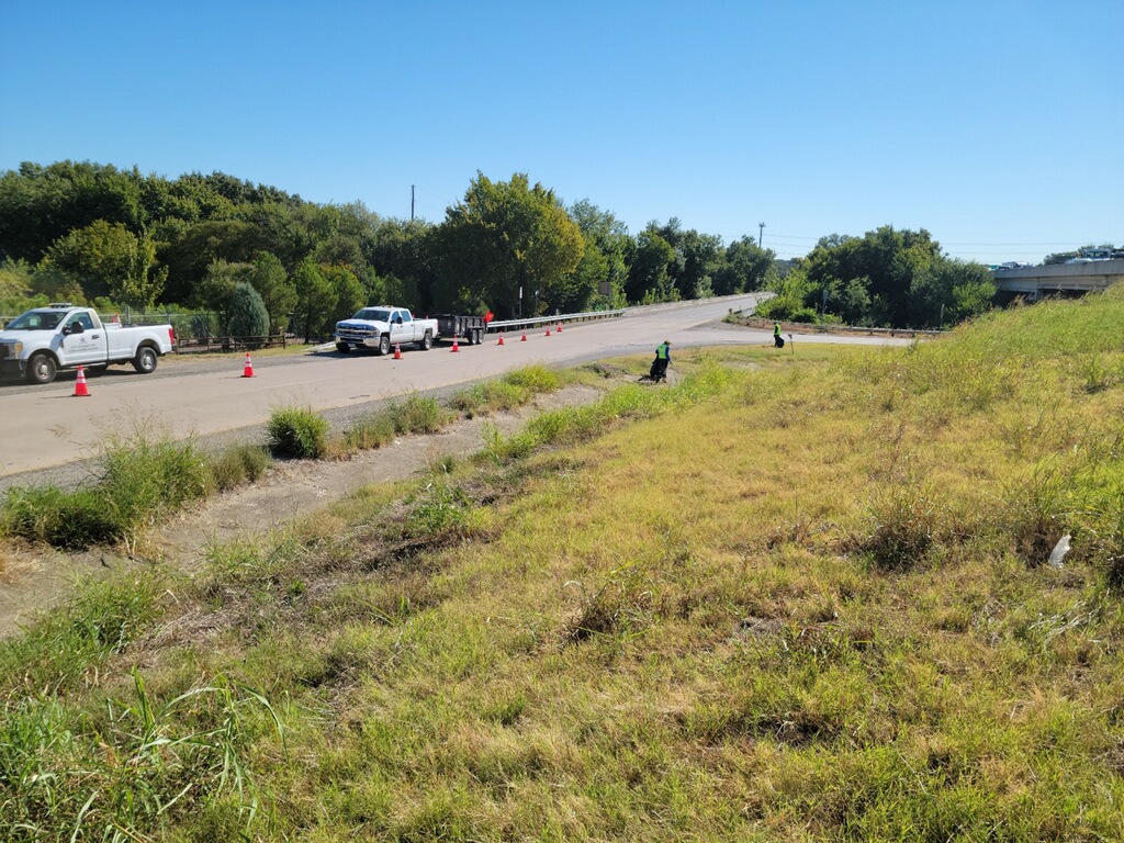 ArlingtonParks's tweet photo. .@ArlingtonParks Park Operations division completed a cleanup yesterday as part of the #NTXCleanupChallenge. 8 staff members picked up 880 lbs of trash & liter. This region-wide litter cleanup challenge is taking place through Oct. 31, 2021.
Learn more: https://t.co/sWseQWN3sR https://t.co/OgdzlEf60b