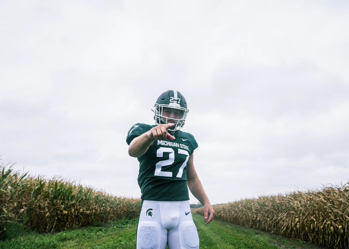 MSU_Football's tweet photo. 𝐒𝐀𝐓𝐔𝐑𝐃𝐀𝐘 𝐍𝐈𝐆𝐇𝐓 𝐓𝐇𝐑𝐄𝐀𝐃𝐒 #GoGreen https://t.co/p9ttzY95y5