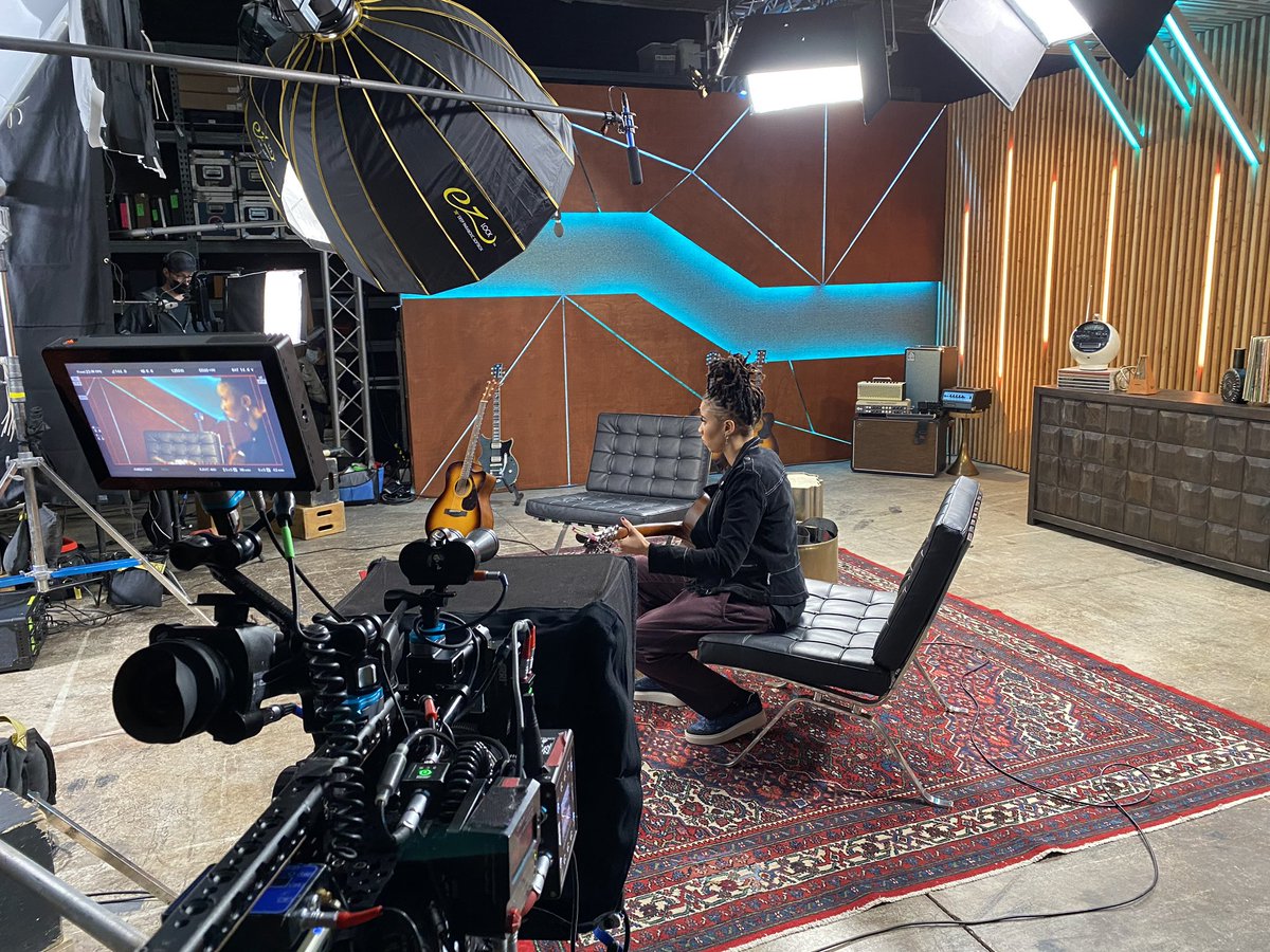 On set 🎥 filming for new #URBANguitar by <a href="/YamahaMusicUSA/">Yamaha Music USA</a> 🤘🏾