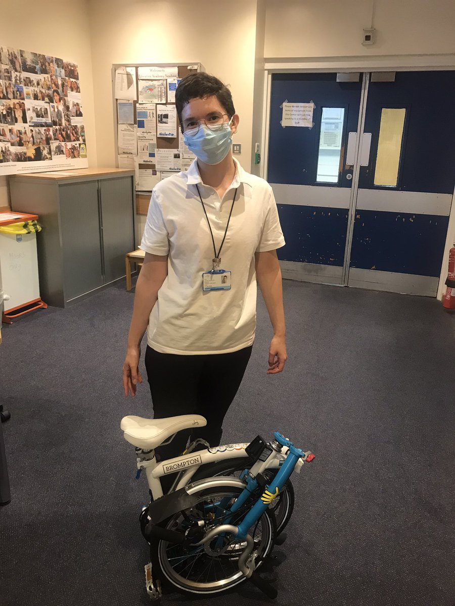 Laura from #TeamTheatres was super happy 😃 to get her @BromptonHire @Wheels4Heroes today as part of #BHWellbeing @NewhamHospital @geraldi134 @drliat