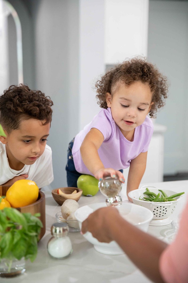 DrSamRehnborg's tweet image. A diet rich in colorful vegetables and fruits is the best way to ensure you’re fueling your body with beneficial phytonutrients. bit.ly/39xFMI4  #Amway #Nutrilite #herbs