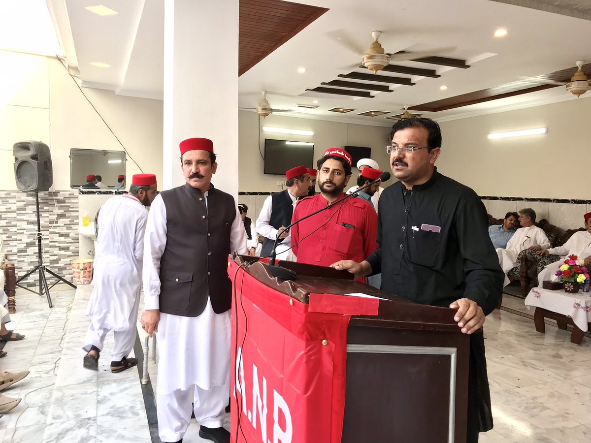 ANPOPeshawar's tweet photo. پشاور ڈویژن کیلئے تشکیل کردہ کمیٹی کا مرکزی سینئر نائب صدر امیرحیدر خان ہوتی کی سربراہی میں دورہ پشاور۔ پی کے 73 کے تنظیمی اجلاس سے ضلع پشاور کے صدر ملک فرہاد، ضلعی جنرل سیکرٹری نصراللہ خان اور حاجی صدیق آفریدی خطاب کررہے ہیں۔
#ANPPeshawar | #PK73 https://t.co/lt5nY4tnct