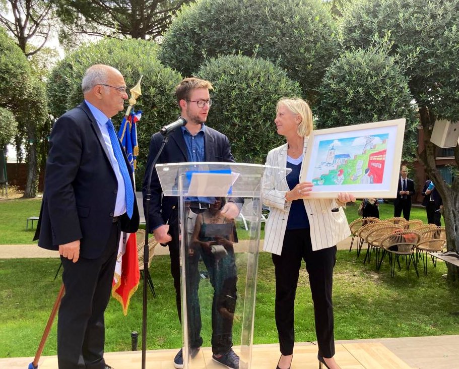 🎖Remise des insignes de Chevalier de l’Ordre national du Mérite à Jean-Pierre Bénazet, président de <a href="/Cheopsconseil/">CHEOPS</a>. Un grand bravo pour votre riche parcours professionnel tourné vers les autres et votre engagement sans faille pour une société plus inclusive.