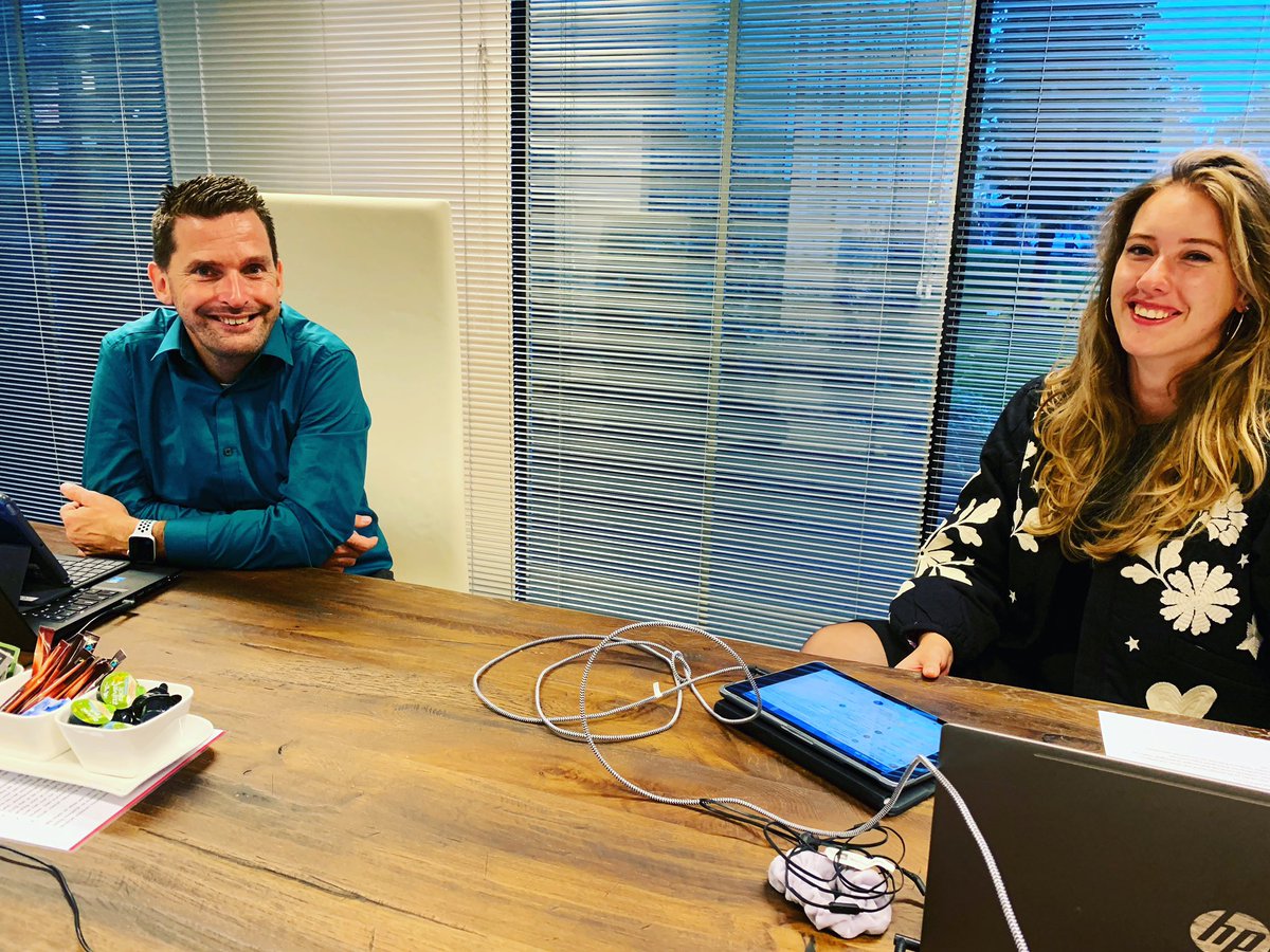 3 minuten voor live! <a href="/Rixt_de_Jong/">Rixt de Jong</a> en ik gaan vanavond inhoudelijk in op ons initiatiefvoorstel jongerenparticipatie: nieuwe generatie aan zet! <a href="/Heerenveen/">Gemeente Heerenveen</a> #wedstrijdspanning #PvdAHeerenveen #D66Heerenveen