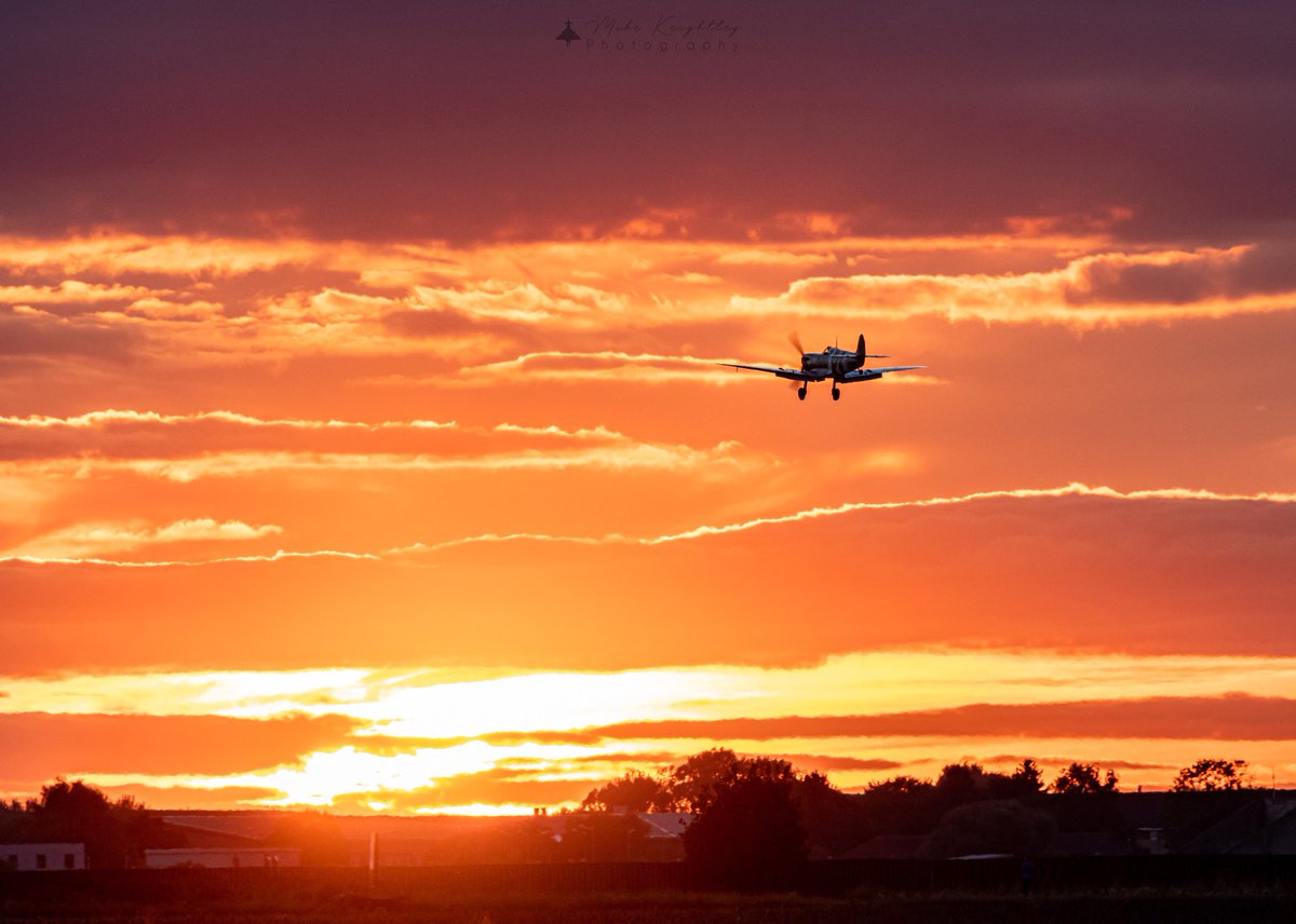 You just can’t beat a Spitfire at Sunset. AB910 from <a href="/RAFBBMF/">RAF BBMF</a> returning home last night. @Disco_BBMF <a href="/EGXCinfo/">RAF Coningsby Info</a> <a href="/RAFConingsby/">RAF Coningsby</a>