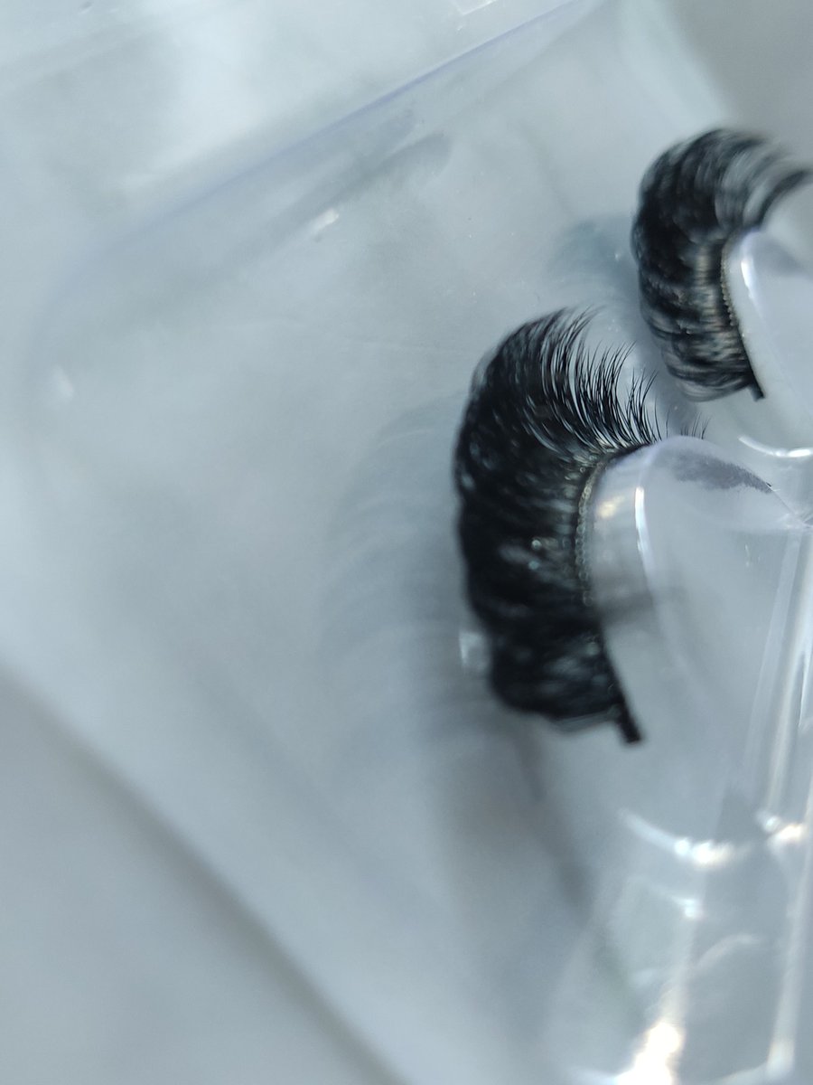 Inayalashes's tweet photo. How gorgeous is our new style Aria lashes? Exactly like extensions but these you can take off and they won't hurt your bank๐๐ https://t.co/EiXosCQB7m #lashes #inayalashes #makeup #russianextensions https://t.co/y2vHHlCbcx