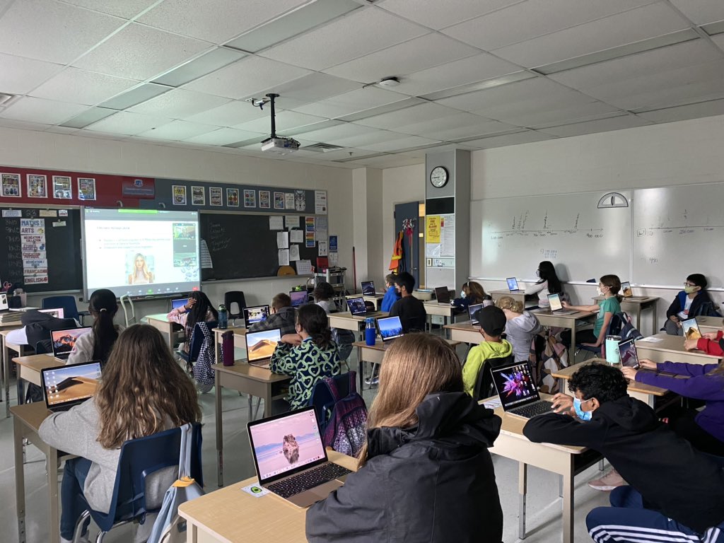 Today 6KM and 6ES did coding with <a href="/westernuEng/">Western Engineering</a> for #ScienceLiteracyWeek. We coded our microbit to share acts that we can do to help protect our environment! We practice environmental stewardship every day at <a href="/louisearbourfi/">Louise Arbour FI</a> 🌿<a href="/EduE_Swan/">Erica Swan</a>
