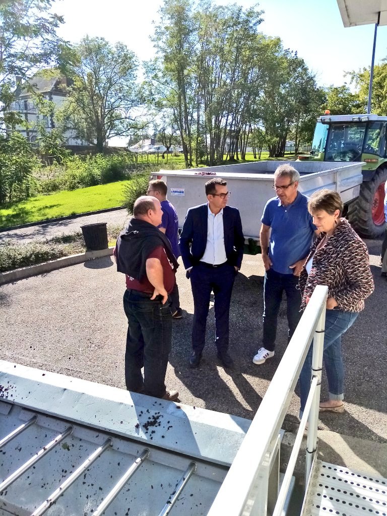 claude_riboulet's tweet photo. 🍇🌱#vendanges2021 Le @Allierdpt soutiendra les viticulteurs du #vignoble de Saint-Pourçain suite à l'épisode de gel du printemps dernier, qui a sévèrement réduit la récolte : 100 000 € = au moins 1000 € de subventions d'investissement pour chacune des 80 exploitations ! https://t.co/tHBGx2crXe