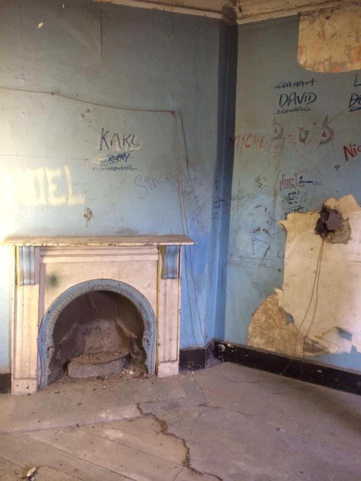MooreSt_Trust's tweet image. ❗️HELP #SaveMooreStreet❗️

📸16 Moore Street - the room in which James Connolly lay wounded when he &amp;amp; the Provisional Government agreed to surrender to save civilian lives in 1916.

RETWEET if you don’t want developers to demolish our heritage!
 
Donate⬇️
pay-payzone.easypaymentsplus.com/fundraising/ca…
